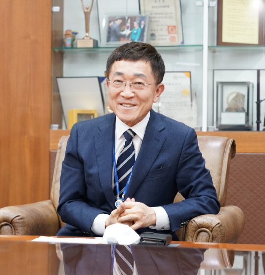 신형식 한국기초과학지원연구원장